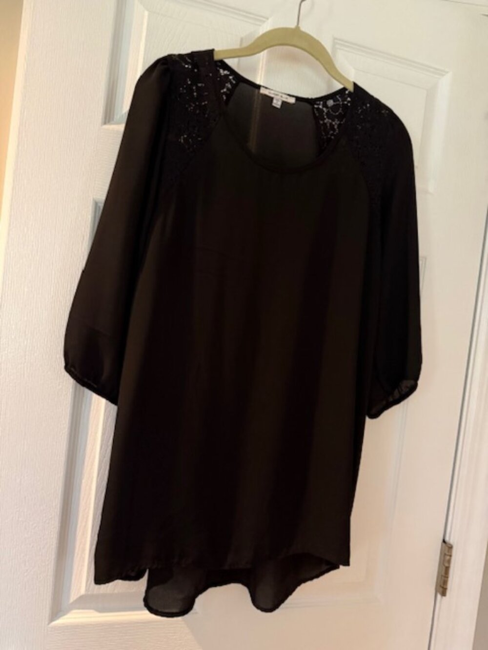 AMBER BLUE Black Lace Inset Tunic - Medium - EUC